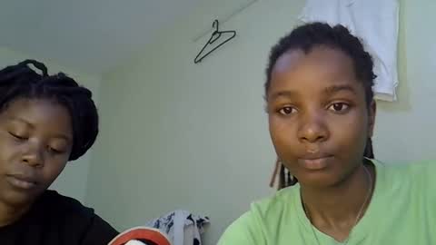 sleciah online show from December 2025 07:37:01 AM