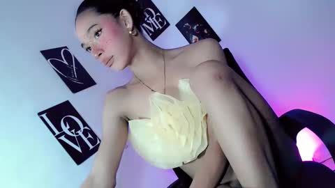 Snapshot of slimgirl_patricia chatting on April 2026 06:38:01 PM Pat online show from April 2026 06:38:01 PM
