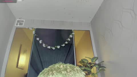 Paola  online show from February 2025 05:29:01 PM