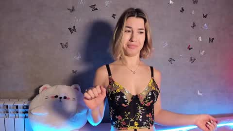 Snapshot of smaillev chatting on December 2024 08:26:02 PM Melani online show from December 2024 08:26:02 PM