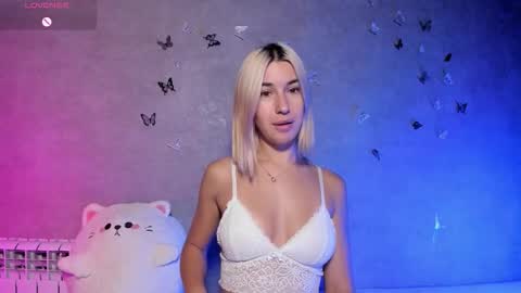 Snapshot of smaillev chatting on September 2025 08:03:01 PM Melani online show from September 2025 08:03:01 PM