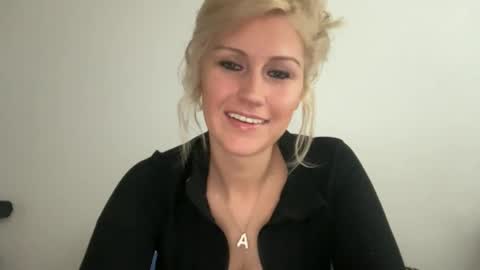 smexxii93 online show from February 2026 05:20:01 PM