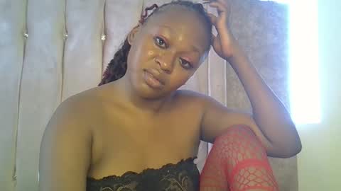 smiley_berry online show from November 2025 02:18:01 PM