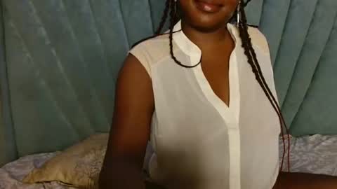 smiley_berry online show from December 2025 11:34:01 PM