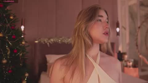 Mia online show from December 2025 05:01:02 AM