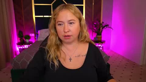 Snapshot of smilingladyy chatting on September 2025 12:07:02 PM smilingladyy online show from September 2025 12:07:02 PM