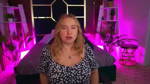 Snapshot of smilingladyy chatting on September 2025 01:03:01 PM smilingladyy online show from September 2025 01:03:01 PM