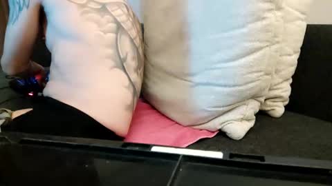 Snapshot of smokeandwatching chatting on December 2024 11:25:01 PM Smokeandwatching online show from December 2024 11:25:01 PM