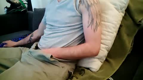 Snapshot of smokeandwatching chatting on January 2025 02:08:02 PM Smokeandwatching online show from January 2025 02:08:02 PM