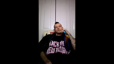 Snapshot of smokebandit420 chatting on December 2025 01:55:02 AM smokebandit420 online show from December 2025 01:55:02 AM