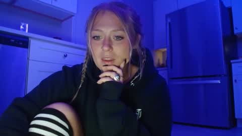 sneakyalicek online show from October 2025 01:00:02 AM