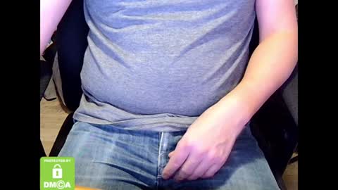 Snapshot of sneakybill82 chatting on December 2024 05:44:01 PM Sneakybill online show from December 2024 05:44:01 PM