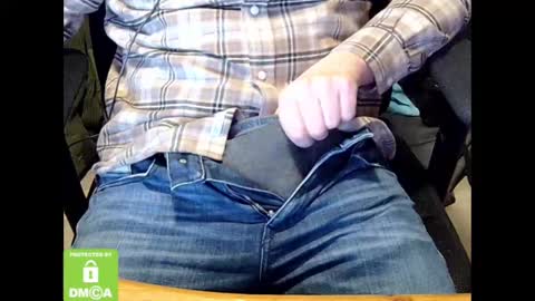 Snapshot of sneakybill82 chatting on February 2025 09:52:02 PM Sneakybill online show from February 2025 09:52:02 PM