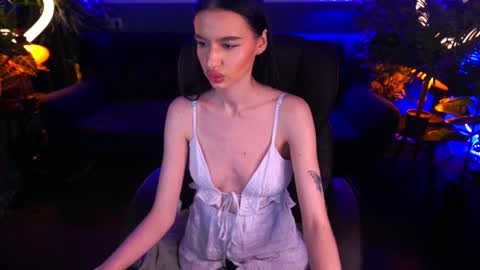 snow_whiteeex online show from January 2025 05:12:02 PM