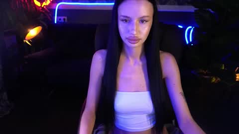 snow_whiteeex online show from September 2025 07:08:02 AM