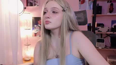 Snapshot of snowflakeskitty chatting on May 2026 05:35:02 AM Ellie online show from May 2026 05:35:02 AM