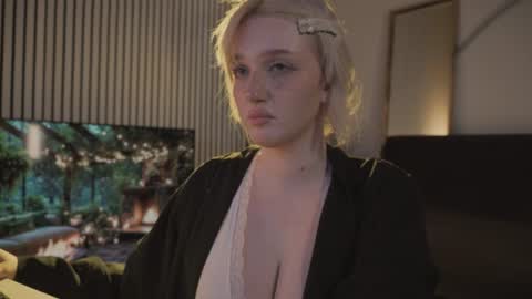 Ellie online show from June 2026 05:32:02 AM