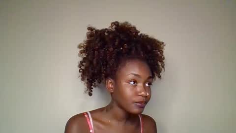 Snapshot of snowie_eyes chatting on May 2026 04:32:02 AM Snowie eyes online show from May 2026 04:32:02 AM