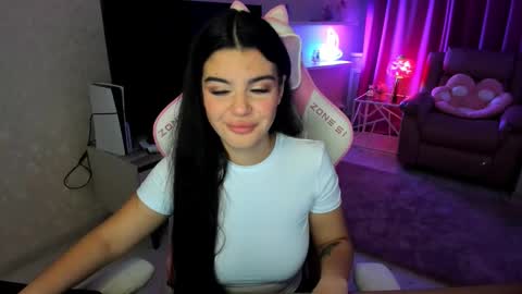 snowingwinter online show from October 2025 07:47:02 PM