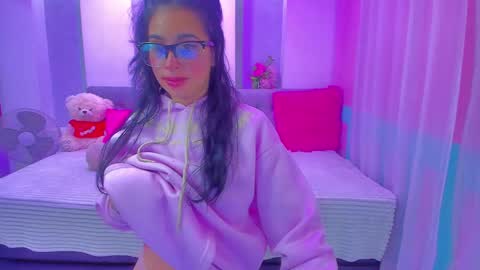 Snapshot of soffi_roberts chatting on March 2025 01:07:01 PM sofiia online show from March 2025 01:07:01 PM