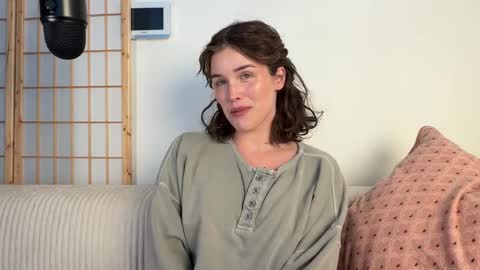 Julia    online show from January 2026 08:56:01 PM