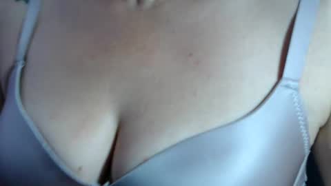 Sofa Castellanos online show from June 2026 03:56:01 PM