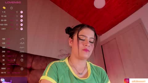 Snapshot of sofi_blossom chatting on March 2025 08:46:02 PM Sofi Blossom online show from March 2025 08:46:02 PM