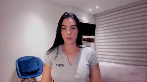 Sofi Saenzz  online show from October 2025 12:00:01 AM