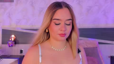 Snapshot of sofia_pamela_ chatting on April 2026 07:39:01 PM online show from April 2026 07:39:01 PM