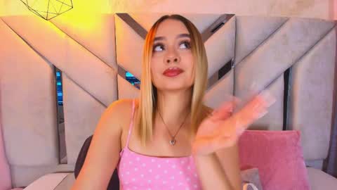 Snapshot of sofia_pamela_ chatting on June 2026 07:05:01 PM online show from June 2026 07:05:01 PM
