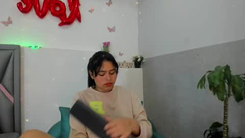 Sofa online show from March 2026 12:22:01 PM