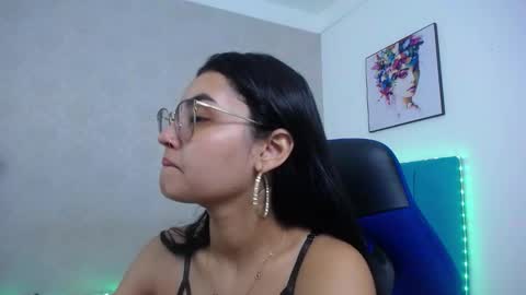 Sofia online show from November 2025 01:13:01 PM