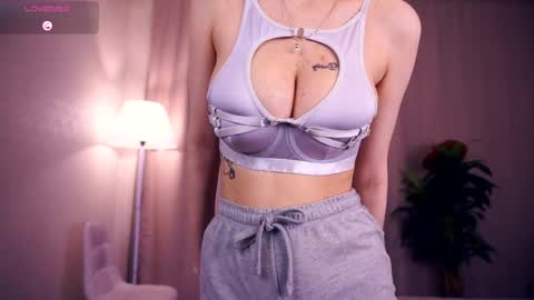 Snapshot of sofiabruno chatting on October 2025 06:34:02 AM Hi My name is Sofia Welcome to my room Please thumbs up - its important online show from October 2025 06:34:02 AM