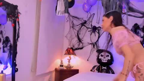 Snapshot of sofiarouge_ chatting on October 2025 08:40:01 PM Sofia Help me reach 5K followers online show from October 2025 08:40:01 PM