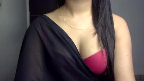 Snapshot of sofie_diva chatting on February 2025 05:18:01 PM divya online show from February 2025 05:18:01 PM
