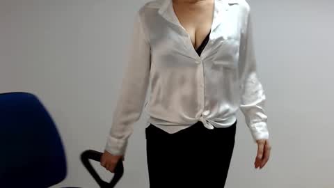 Sofie Velvet online show from February 2025 09:00:02 AM