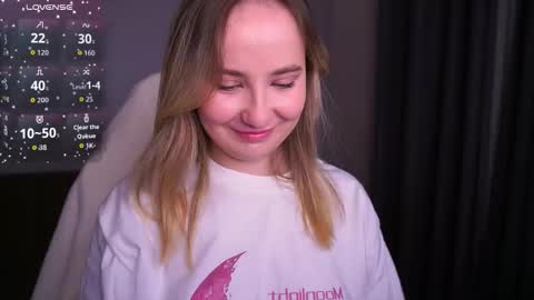 Snapshot of sofiebloom chatting on October 2025 08:19:01 PM Sofie online show from October 2025 08:19:01 PM