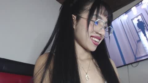 Mia online show from October 2025 02:51:01 PM