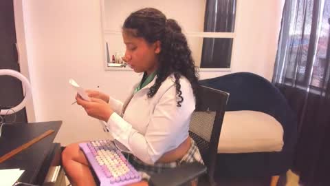 sofiifox online show from February 2026 09:10:02 PM