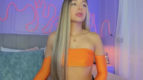 Snapshot of sofly_s chatting on October 2025 12:06:01 PM Sofi online show from October 2025 12:06:01 PM