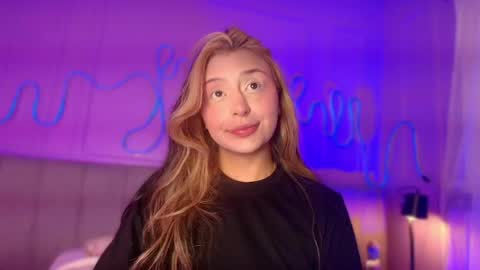 Snapshot of sofly_s chatting on April 2026 11:58:02 AM Sofi online show from April 2026 11:58:02 AM