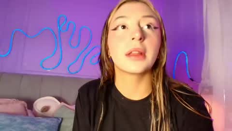 Snapshot of sofly_s chatting on May 2026 11:51:02 AM Sofi online show from May 2026 11:51:02 AM