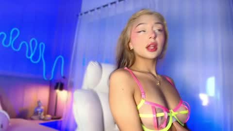 Snapshot of sofly_s chatting on May 2026 11:51:02 AM Sofi online show from May 2026 11:51:02 AM