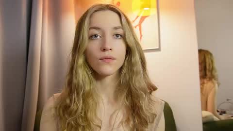 softdreamer_ online show from November 2025 02:28:01 PM