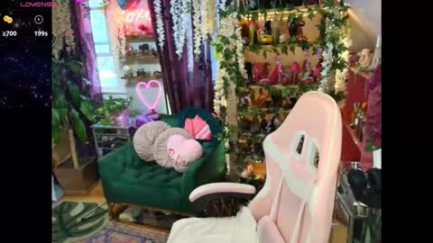 solesticia online show from December 2025 08:49:02 PM