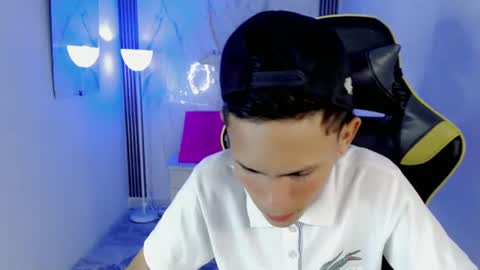 Snapshot of sombra_18 chatting on July 2026 03:35:02 AM ESTEBAN online show from July 2026 03:35:02 AM