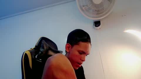 Snapshot of sombra_18 chatting on July 2026 11:23:02 AM ESTEBAN online show from July 2026 11:23:02 AM