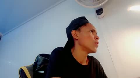 Snapshot of sombra_18 chatting on July 2026 02:20:01 PM ESTEBAN online show from July 2026 02:20:01 PM
