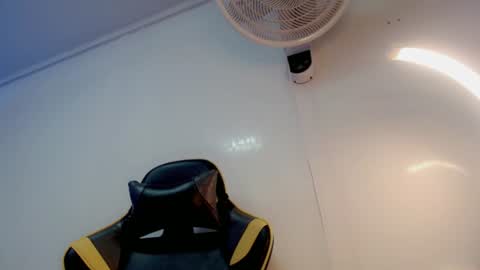 Snapshot of sombra_18 chatting on July 2026 03:15:01 AM ESTEBAN online show from July 2026 03:15:01 AM