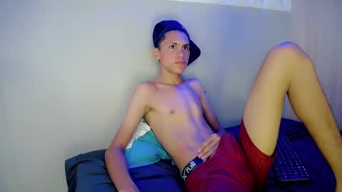 Snapshot of sombra_18 chatting on July 2026 07:35:01 PM ESTEBAN online show from July 2026 07:35:01 PM